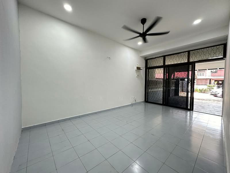 1-storey Terraced House for Sale in Taman Putri Kulai (Kulai) - CK Ng - Living Room - PropertyGuru.com.my