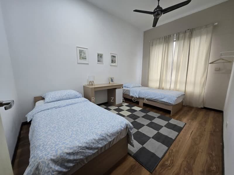 Rumah Berkembar untuk Dijual di Taman Tropika (Bangi) - Mr Zack - Bedroom - PropertyGuru.com.my