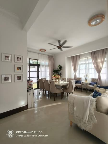 Bungalow for Sale in Bukit Jelutong (Shah Alam) - Nazri Hassan - Living Room - PropertyGuru.com.my