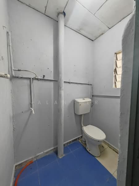 Flat for Sale at Taman Cempaka - Alan Ler - Bathroom - PropertyGuru.com.my
