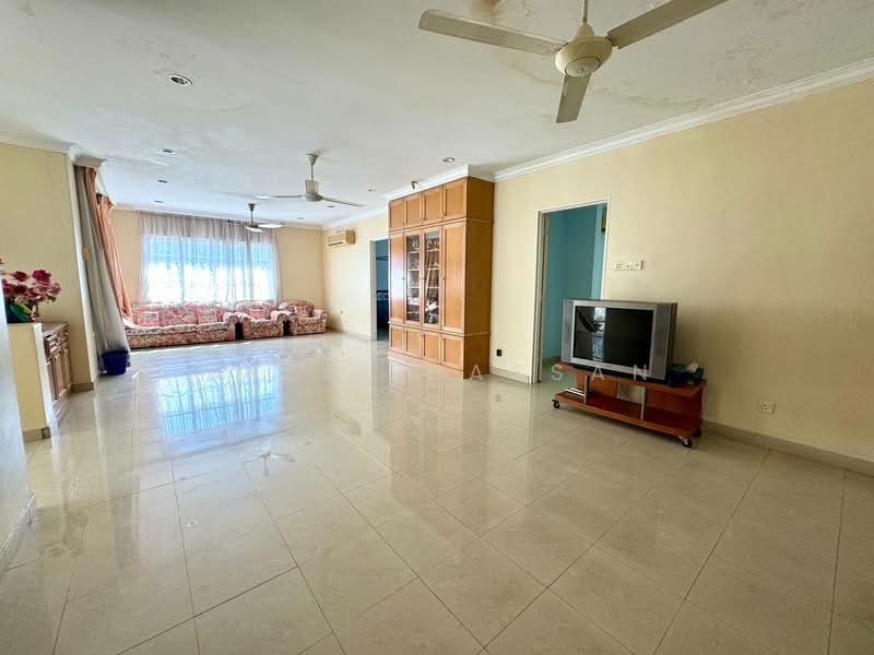 Bungalow for Sale in Bukit Jelutong (Shah Alam) - Nazri Hassan - Living Room - PropertyGuru.com.my