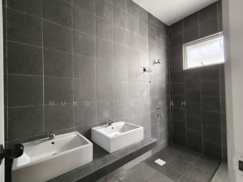 Rumah Berkembar untuk Disewa di Iskandar Puteri (Nusajaya) (Johor) - Hung Hoi Heah - Bathroom - PropertyGuru.com.my