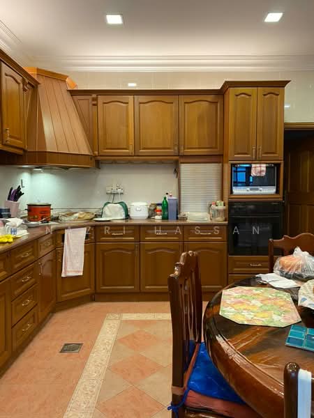 Bungalow for Sale in Shah Alam (Selangor) - Nazri Hassan - Kitchen - PropertyGuru.com.my