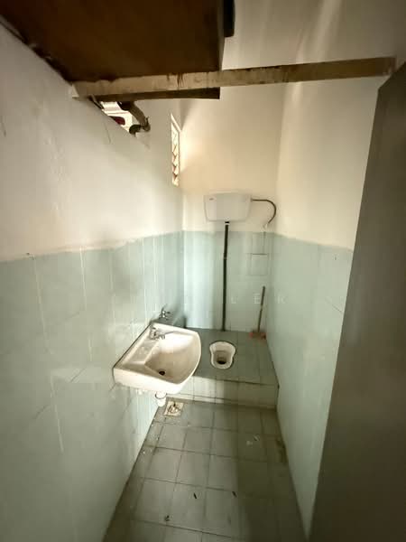 Flat for Sale at Rumah Pangsa Orkid - Alan Ler - Bathroom - PropertyGuru.com.my