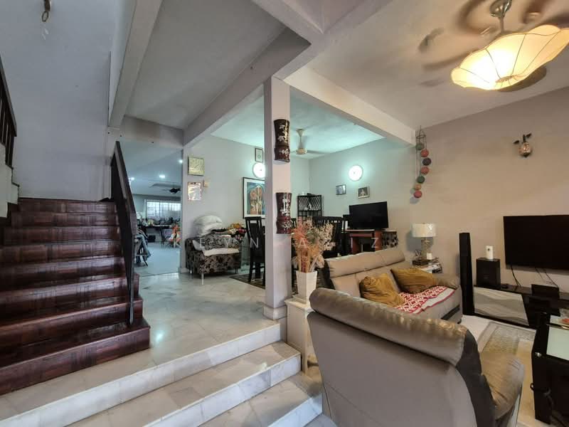 2-storey Terraced House for Sale in SS19 (Subang Jaya) - Keyn Aziz - Living Room - PropertyGuru.com.my