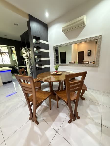 Rumah Teres 3 Tingkat untuk Dijual di Taman Bukit Jambul (Bukit Jambul) - Fanny Wong - Dining Room - PropertyGuru.com.my