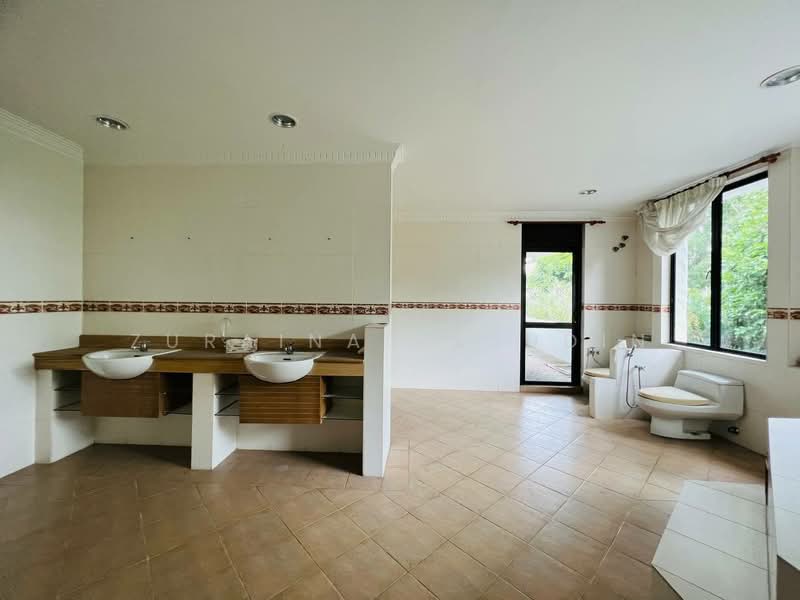 Rumah Banglo untuk Dijual di Seksyen 13 (Shah Alam) - Zuraina Rajudin - Bathroom - PropertyGuru.com.my