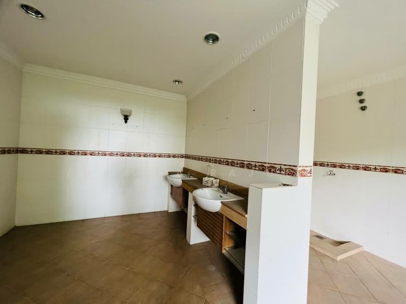 Rumah Banglo untuk Dijual di Seksyen 13 (Shah Alam) - Zuraina Rajudin - Bathroom - PropertyGuru.com.my