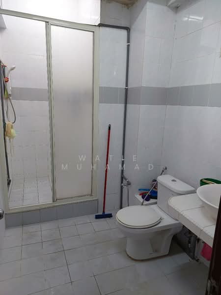 Kondominium untuk Dijual di Sri Lojing Condominiums - WATIE MUHAMAD - Bathroom - PropertyGuru.com.my