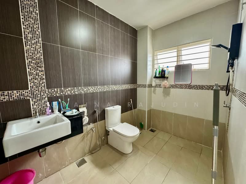 Rumah Teres 2 Tingkat untuk Dijual di Shah Alam (Selangor) - Zuraina Rajudin - Bathroom - PropertyGuru.com.my
