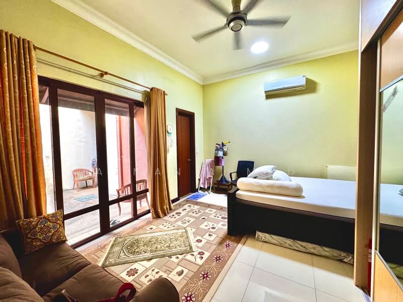 Semi-Detached House for Sale in Bukit Jelutong (Shah Alam) - Azman Ahmad - PropertyGuru.com.my