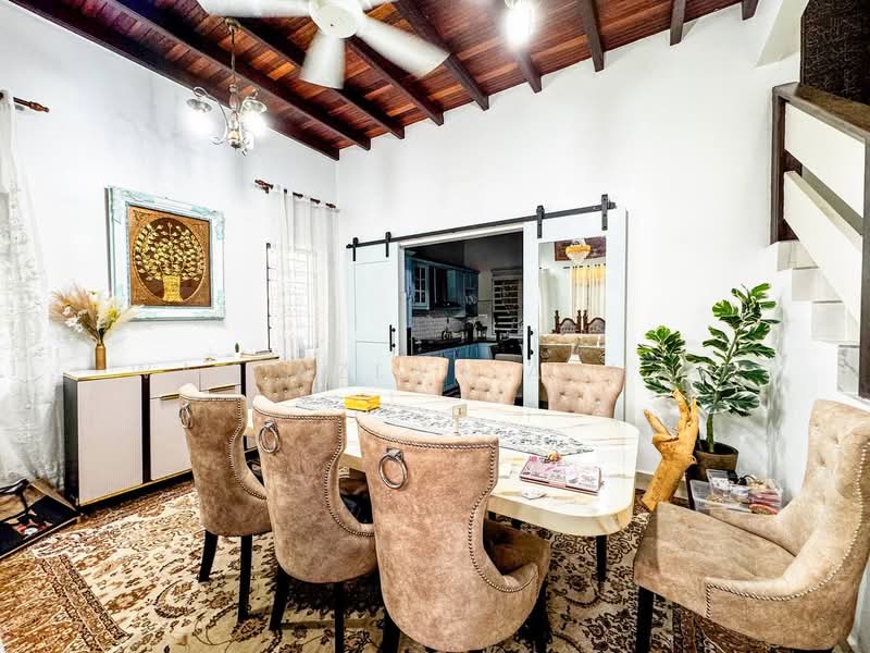 Bungalow for Sale in Kampung Jalan Kebun (Shah Alam) - Wan Azlan Ahmad - Dining Room - PropertyGuru.com.my