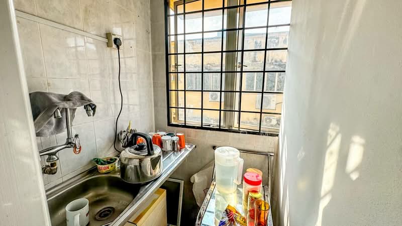 Office for Sale in Shah Alam (Selangor) - Nur Alia Omar - Kitchen - PropertyGuru.com.my