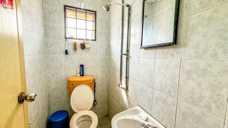 Office for Sale in Shah Alam (Selangor) - Nur Alia Omar - Bathroom - PropertyGuru.com.my