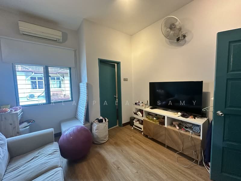 Rumah Teres 2 Tingkat untuk Dijual di Shah Alam (Selangor) - Mala Palanisamy - Living Room - PropertyGuru.com.my