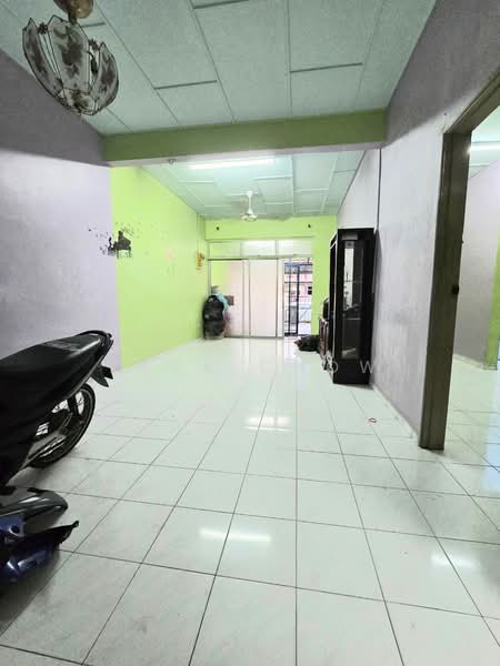 1-storey Terraced House for Sale in Taman Puteri Wangsa (Ulu Tiram) - Zack Chow - Living Room - PropertyGuru.com.my
