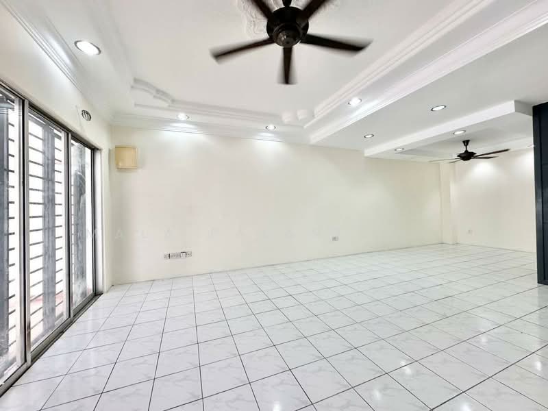 Rumah Teres 2 Tingkat untuk Dijual di Shah Alam (Selangor) - Mala Palanisamy - Living Room - PropertyGuru.com.my