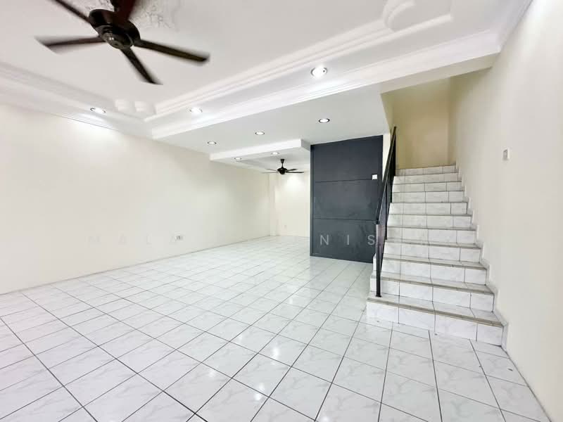 Rumah Teres 2 Tingkat untuk Dijual di Shah Alam (Selangor) - Mala Palanisamy - Living Room - PropertyGuru.com.my