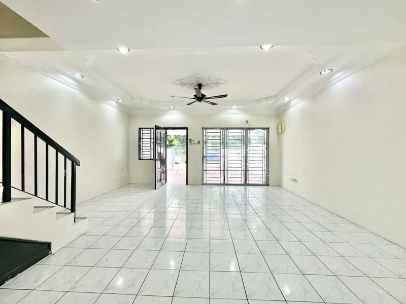 Rumah Teres 2 Tingkat untuk Dijual di Shah Alam (Selangor) - Mala Palanisamy - Living Room - PropertyGuru.com.my