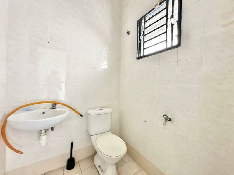 Rumah Teres 2 Tingkat untuk Dijual di Shah Alam (Selangor) - Mala Palanisamy - Bathroom - PropertyGuru.com.my