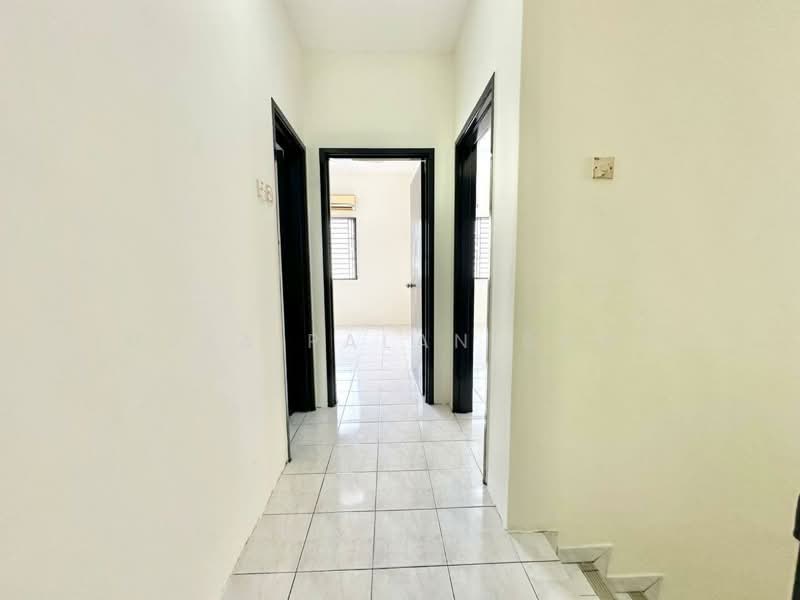 Rumah Teres 2 Tingkat untuk Dijual di Shah Alam (Selangor) - Mala Palanisamy - Corridor - PropertyGuru.com.my