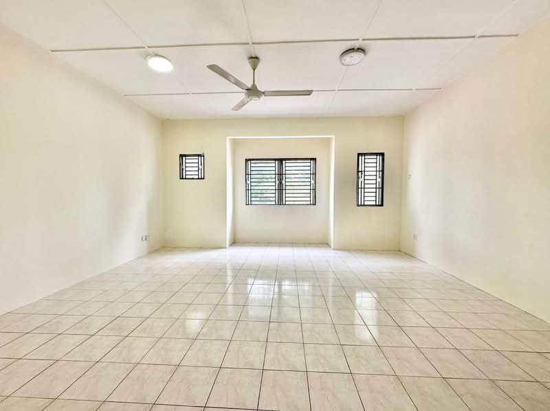 Rumah Teres 2 Tingkat untuk Dijual di Shah Alam (Selangor) - Mala Palanisamy - Living Room - PropertyGuru.com.my