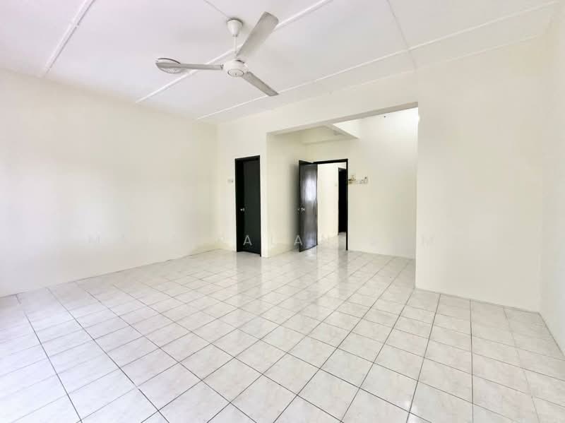 Rumah Teres 2 Tingkat untuk Dijual di Shah Alam (Selangor) - Mala Palanisamy - Living Room - PropertyGuru.com.my