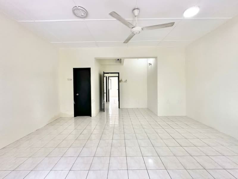 Rumah Teres 2 Tingkat untuk Dijual di Shah Alam (Selangor) - Mala Palanisamy - Living Room - PropertyGuru.com.my