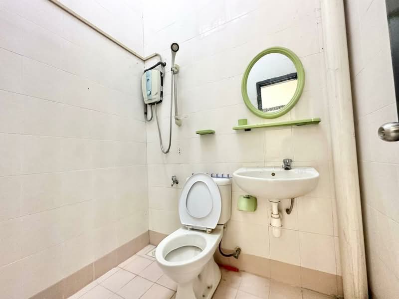 Rumah Teres 2 Tingkat untuk Dijual di Shah Alam (Selangor) - Mala Palanisamy - Bathroom - PropertyGuru.com.my