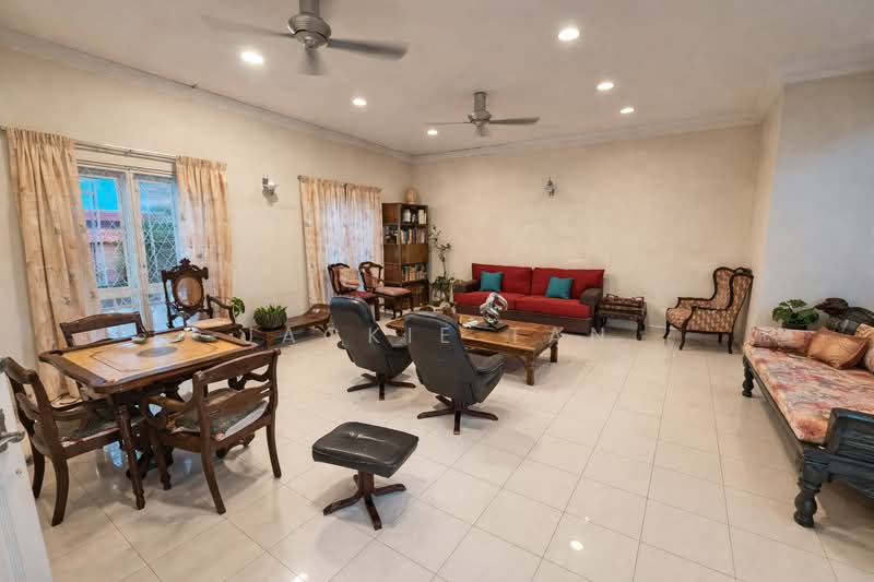 Rumah Banglo untuk Dijual di Seksyen 4 (Petaling Jaya) - Jackie Tan - Living Room - PropertyGuru.com.my
