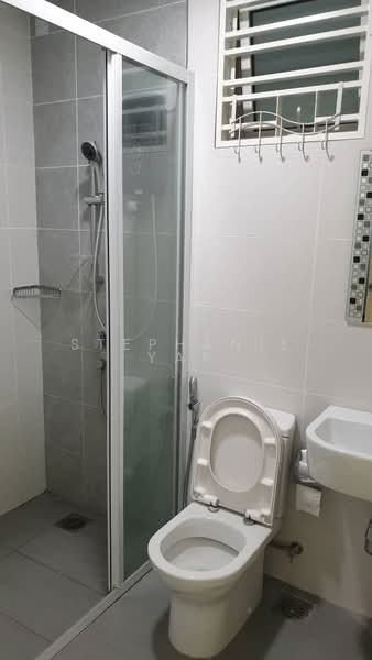 Servis Apartment untuk Disewa di The Lead Residences (Impiria Residensi) - Stephanie Yap - Bathroom - PropertyGuru.com.my