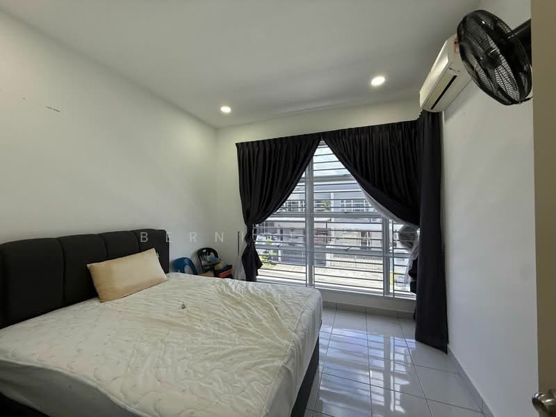Rumah Teres 2 Tingkat untuk Dijual di Bandar Seri Alam (Masai) - Bernice Gan - Bedroom - PropertyGuru.com.my