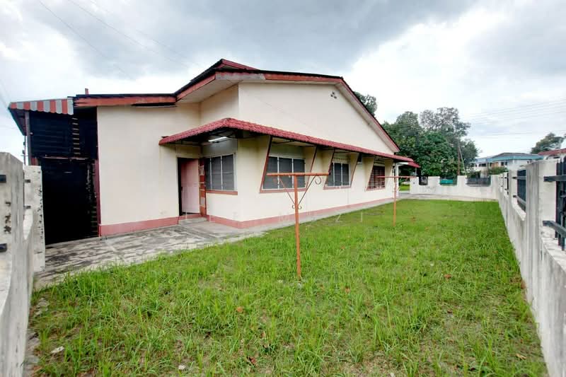 Rumah Teres 1 Tingkat untuk Dijual di Taman Wah Keong (Ipoh) - Lee Muzi - Exterior - PropertyGuru.com.my