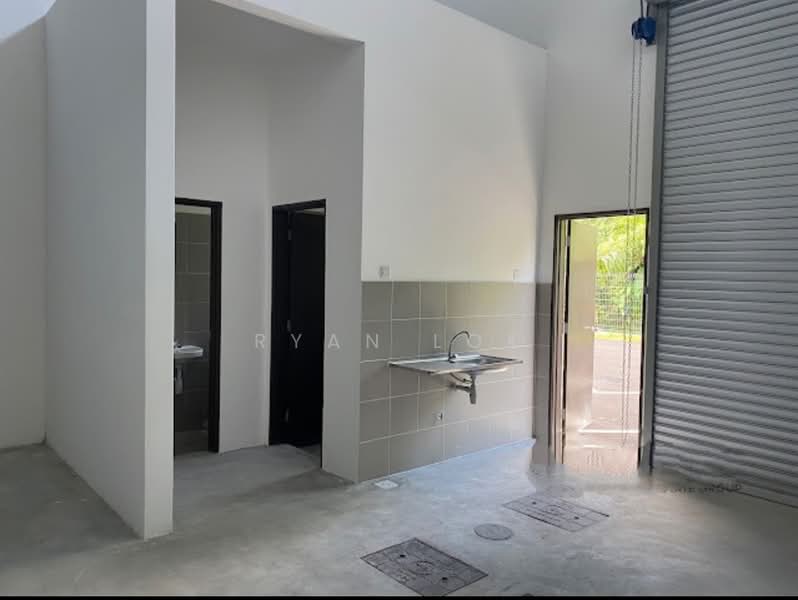 Factory for Sale in Telok Panglima Garang (Selangor) - Ryan Lok - Bathroom - PropertyGuru.com.my