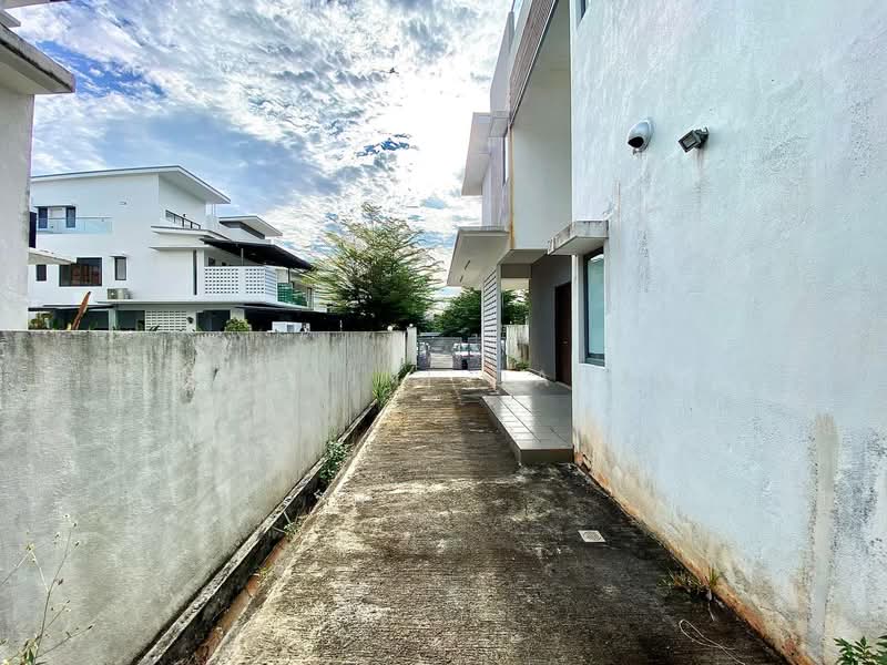 Semi-Detached House for Sale in Kajang (Selangor) - Noraini Dahan - Exterior - PropertyGuru.com.my