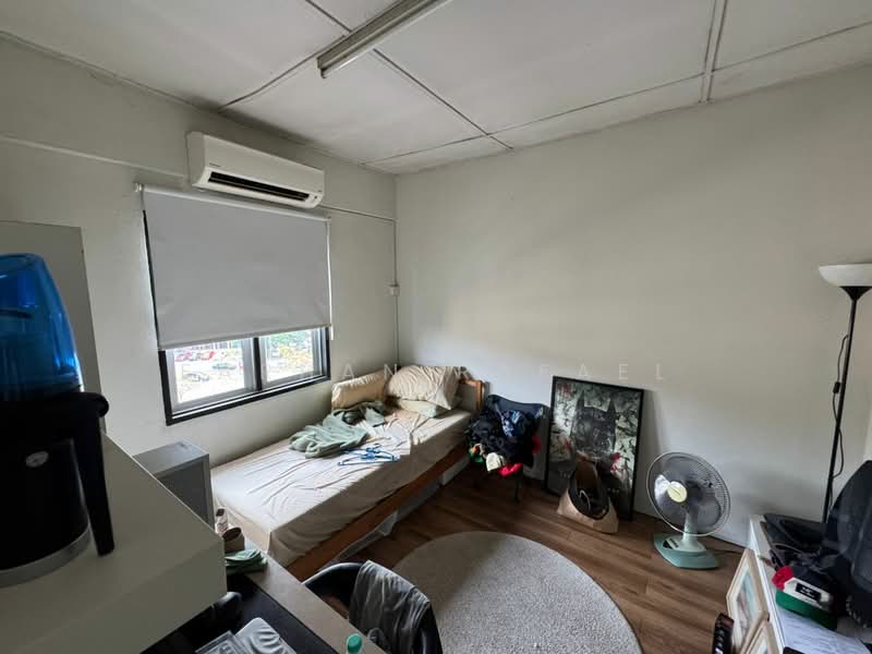 Rumah Flat untuk Dijual di Flat PKNS Section 7 - Farhan Rafael - Bedroom - PropertyGuru.com.my