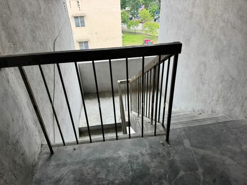Rumah Flat untuk Dijual di Flat PKNS Section 7 - Farhan Rafael - Corridor - PropertyGuru.com.my