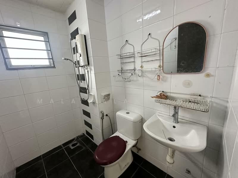 Condominium for Sale at Lagoon Suites - Mala Palanisamy - Bathroom - PropertyGuru.com.my