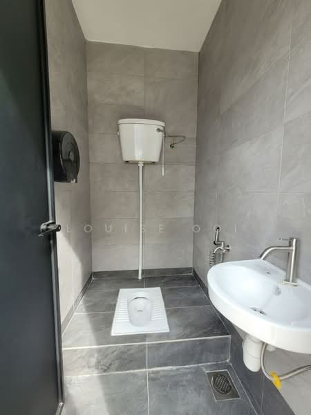 Factory for Rent in Kapar (Selangor) - Louise Ooi - Bathroom - PropertyGuru.com.my