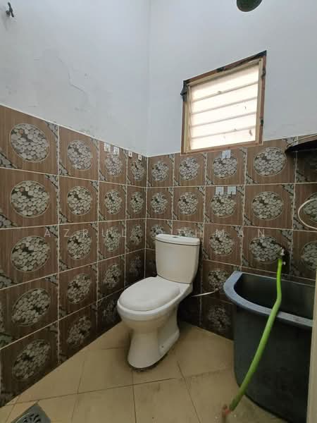 1-storey Terraced House for Sale in Senawang (Negeri Sembilan) - Azrul Othman - Bathroom - PropertyGuru.com.my