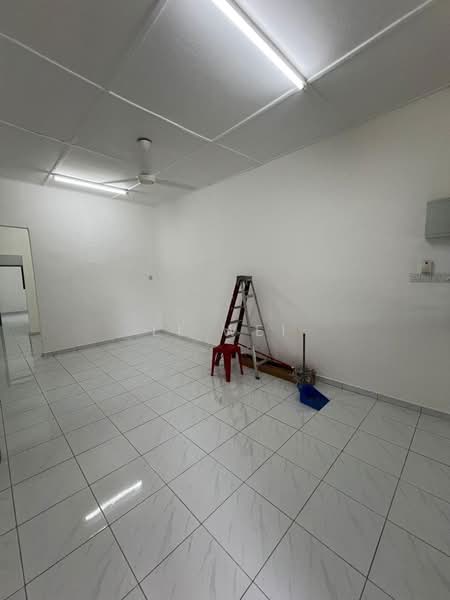 1-storey Terraced House for Rent in Taman Iskandar (Johor Bahru) - Li Wei - Living Room - PropertyGuru.com.my