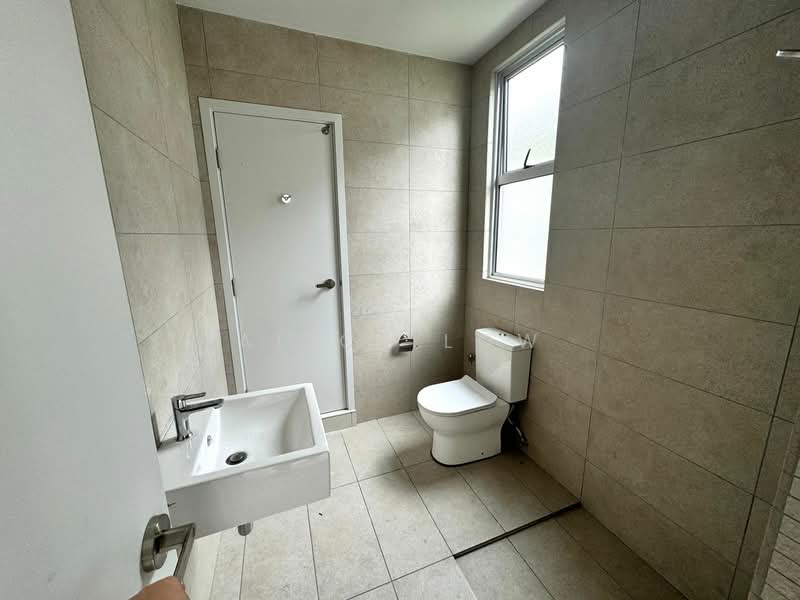 2-storey Terraced House for Sale in Batu Arang (Selangor) - Alice Low - Bathroom - PropertyGuru.com.my