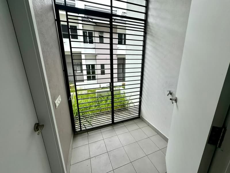 2-storey Terraced House for Sale in Batu Arang (Selangor) - Alice Low - Exterior - PropertyGuru.com.my