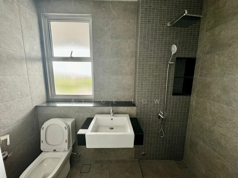 2-storey Terraced House for Sale in Batu Arang (Selangor) - Alice Low - Bathroom - PropertyGuru.com.my