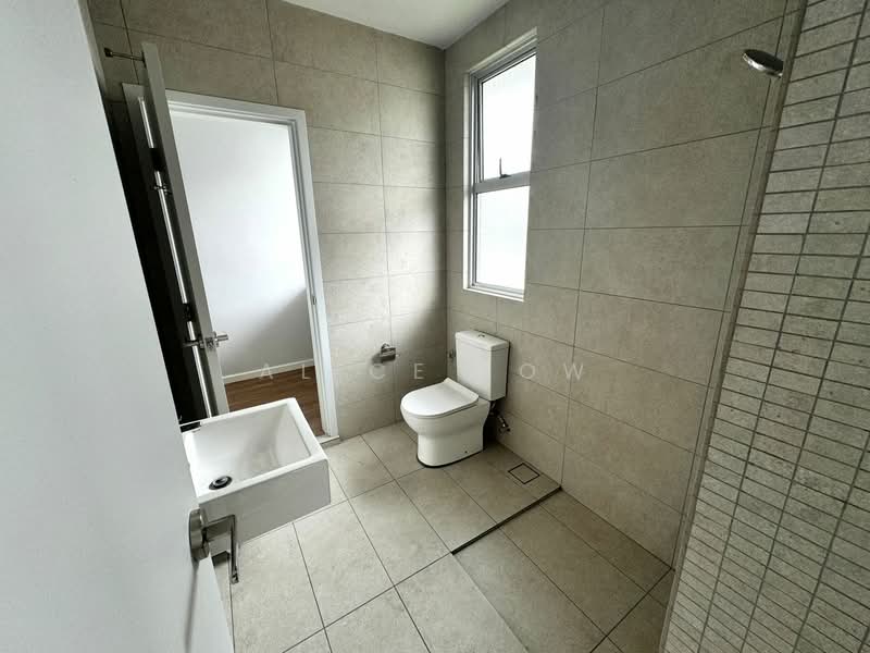 2-storey Terraced House for Sale in Batu Arang (Selangor) - Alice Low - Bathroom - PropertyGuru.com.my