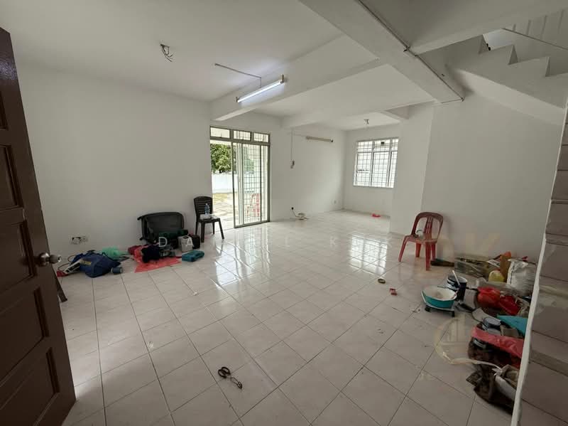 2-storey Terraced House for Rent in Pulau Indah (Klang) - Daniel Kok - Living Room - PropertyGuru.com.my