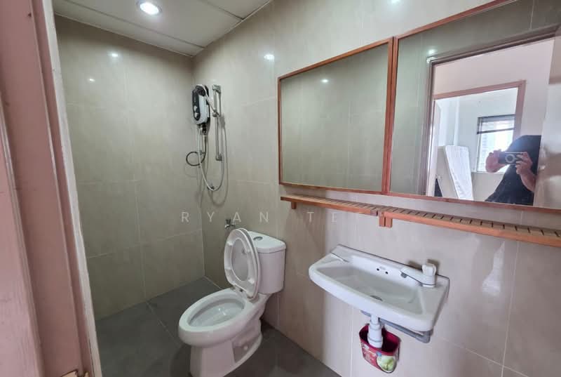 Kondominium untuk Dijual di Menara Menjalara - Ryan Tee - Bathroom - PropertyGuru.com.my
