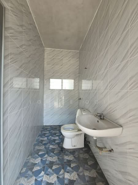 Factory for Sale in Kapar (Selangor) - Louise Ooi - Bathroom - PropertyGuru.com.my
