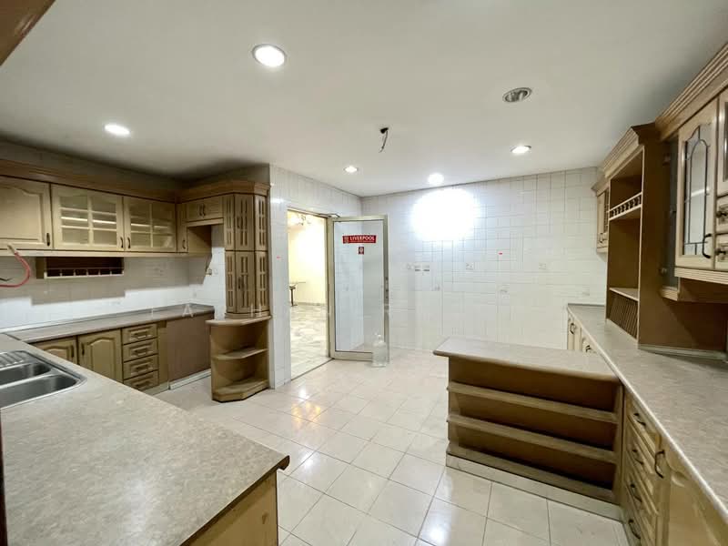 Semi-Detached House for Sale in Seksyen 9 (Shah Alam) - Farhan Rafael - Kitchen - PropertyGuru.com.my