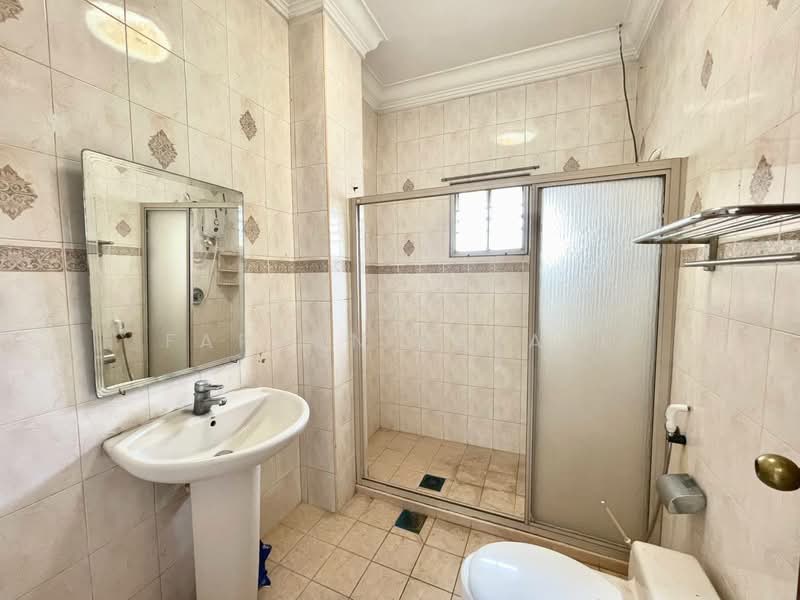 Semi-Detached House for Sale in Seksyen 9 (Shah Alam) - Farhan Rafael - Bathroom - PropertyGuru.com.my